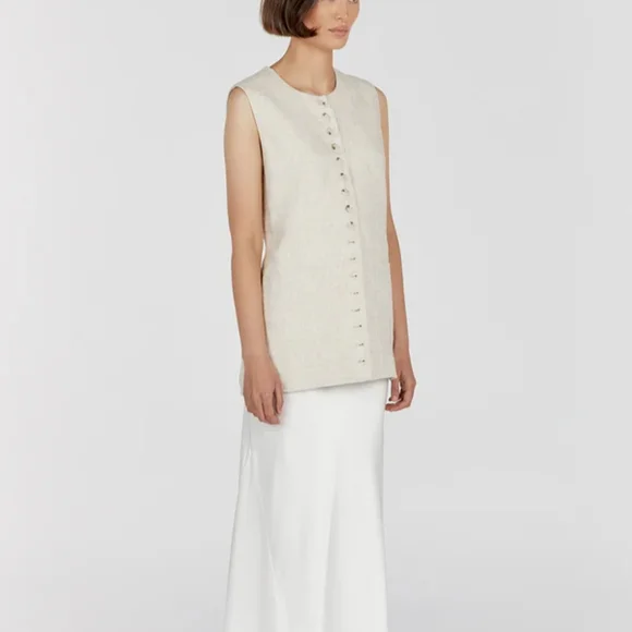 Sleeveless Beige Button-Down Top - Picture 3 of 6